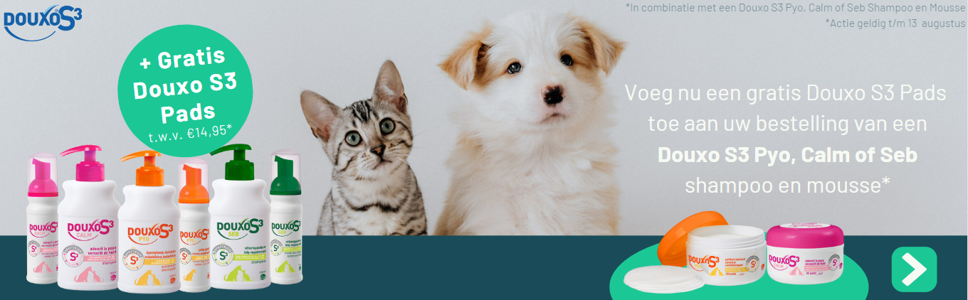 Hond en kat kijken je aan met Douxo huid verzorgings producten
